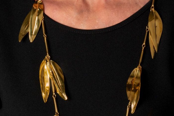 Single polished brass Maile Lei