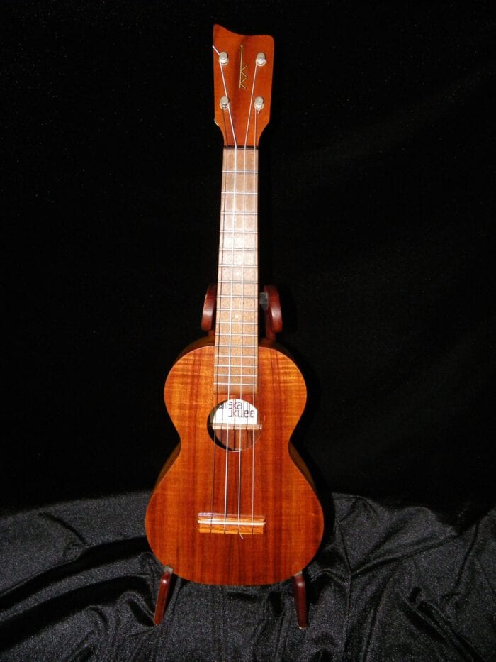 Vintage Kamaka Concert Ukulele, All Hawaiian Koa wood almost 50 years old !....near mint condition, crack free - 画像 (2)