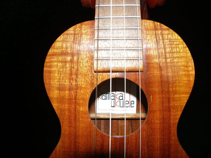 Vintage Kamaka Concert Ukulele, All Hawaiian Koa wood almost 50 years old !....near mint condition, crack free - 画像 (7)