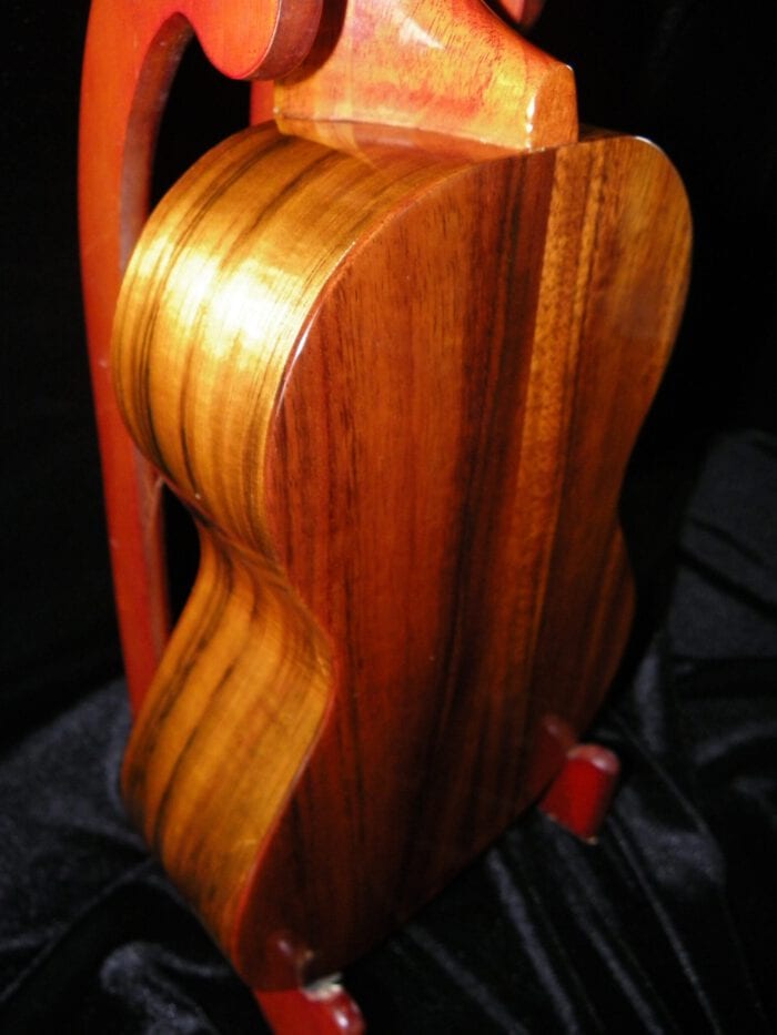 Vintage Kamaka Concert Ukulele, All Hawaiian Koa wood almost 50 years old !....near mint condition, crack free - 画像 (10)