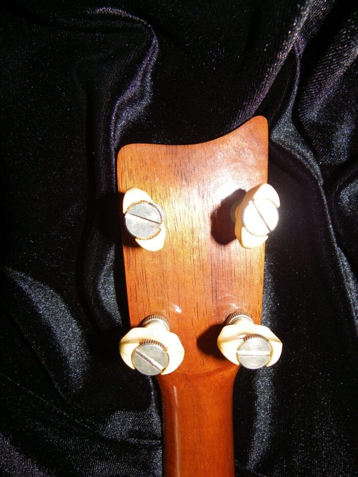 Vintage Kamaka Concert Ukulele, All Hawaiian Koa wood almost 50 years old !....near mint condition, crack free - 画像 (17)