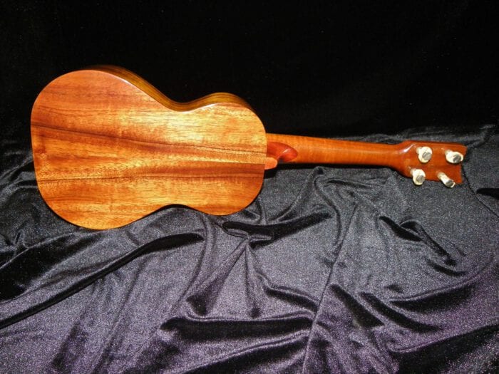 Vintage Kamaka Concert Ukulele, All Hawaiian Koa wood almost 50 years old !....near mint condition, crack free - 画像 (22)