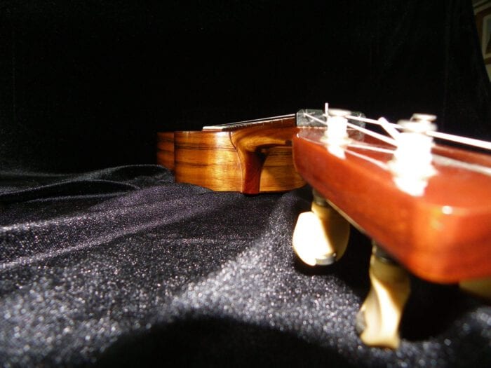 Vintage Kamaka Concert Ukulele, All Hawaiian Koa wood almost 50 years old !....near mint condition, crack free - 画像 (25)