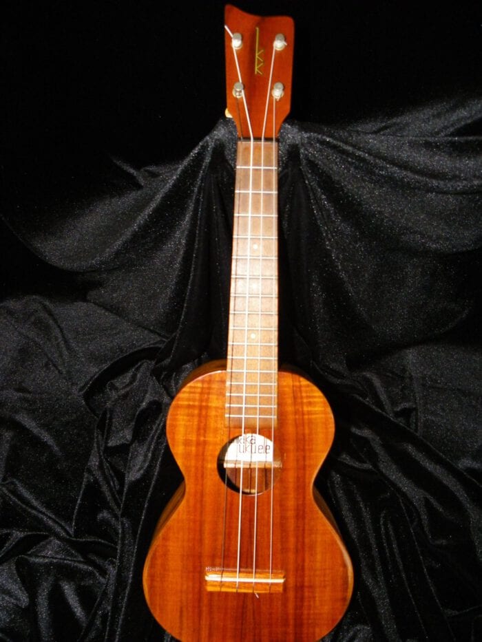 Vintage Kamaka Concert Ukulele, All Hawaiian Koa wood almost 50 years old !....near mint condition, crack free - 画像 (34)