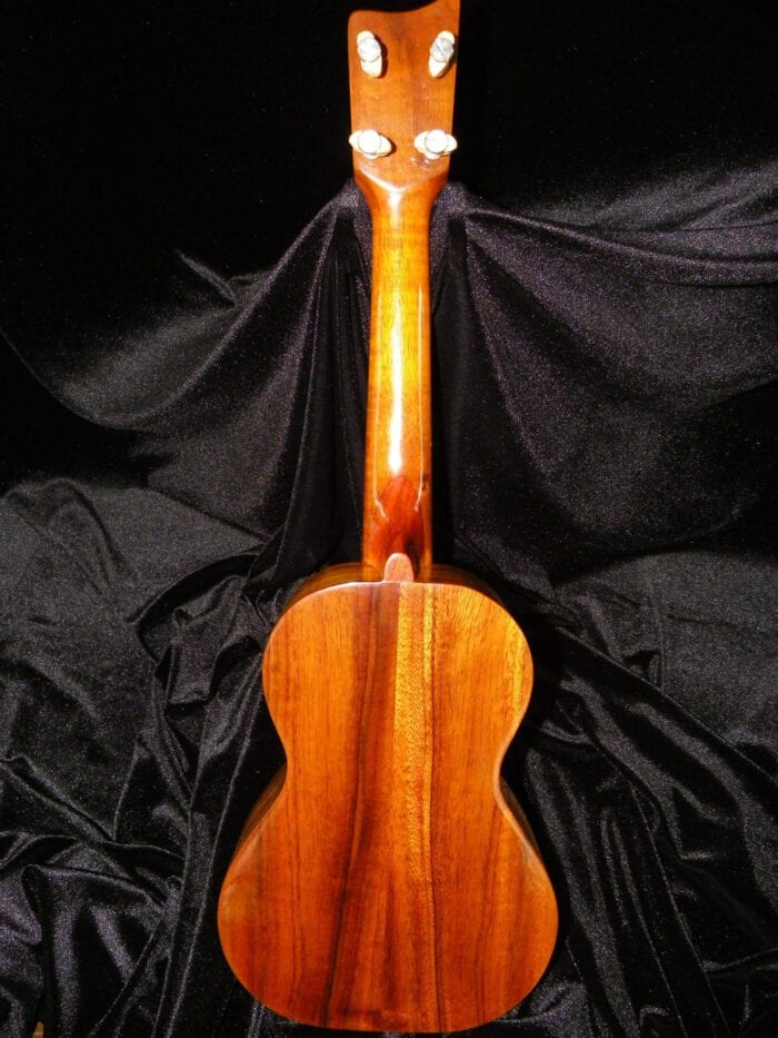 Vintage Kamaka Concert Ukulele, All Hawaiian Koa wood almost 50 years old !....near mint condition, crack free - 画像 (3)